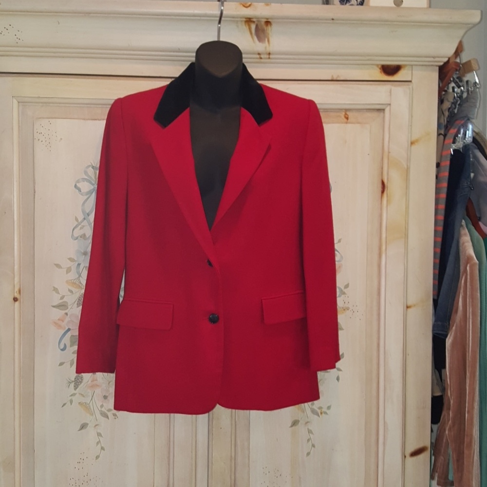 Like New Vintage Jennifer Moore suit jacket red